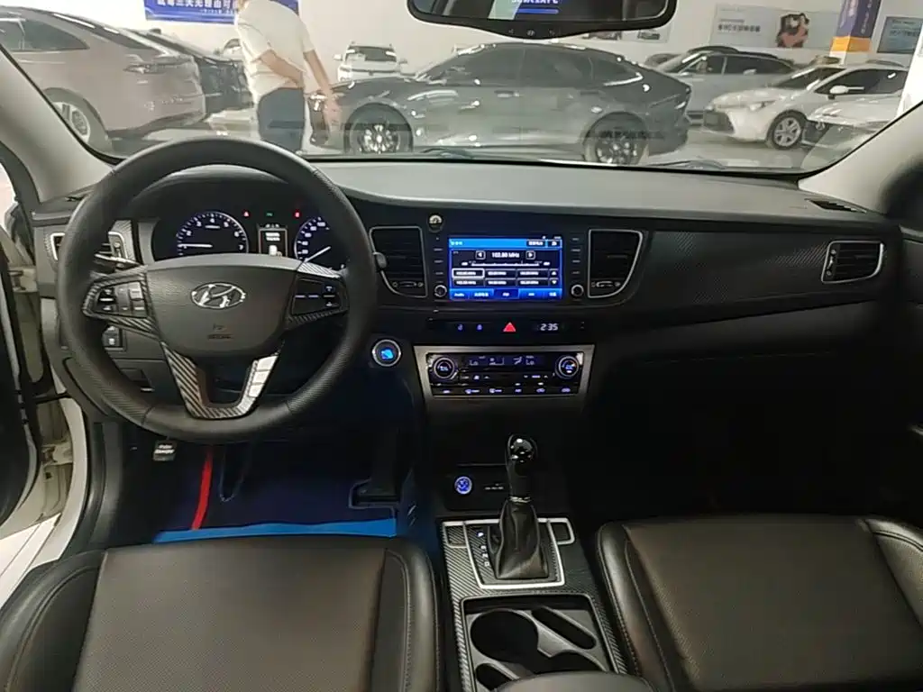 Hyundai Mistra 2016 — фото 10