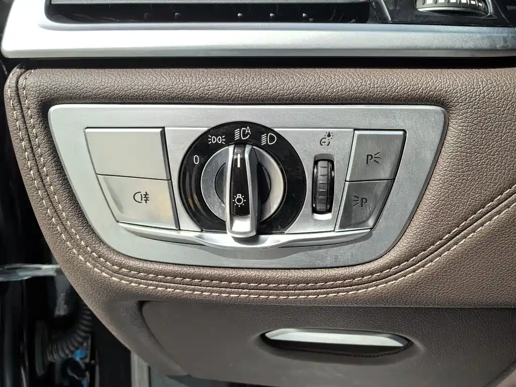 BMW 7 Series 2020 — фото 14