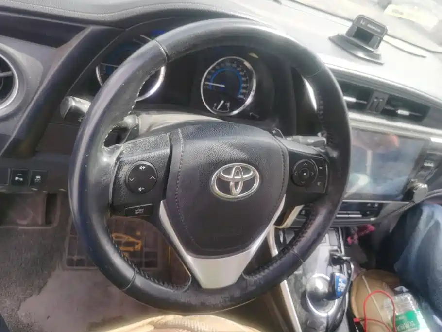 Toyota Corolla 2018 — фото 15