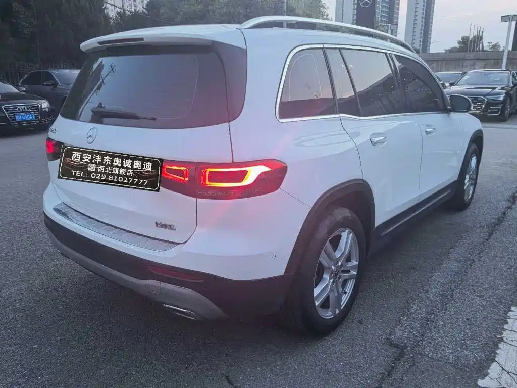 Mercedes-Benz GLB 2021