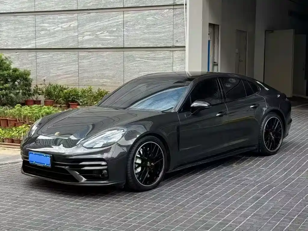 Porsche Panamera 2021 — фото 1
