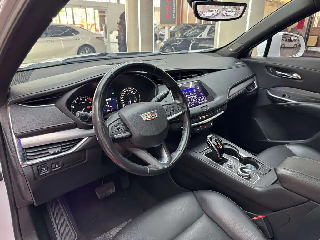 Cadillac XT4 2020 — фото 11