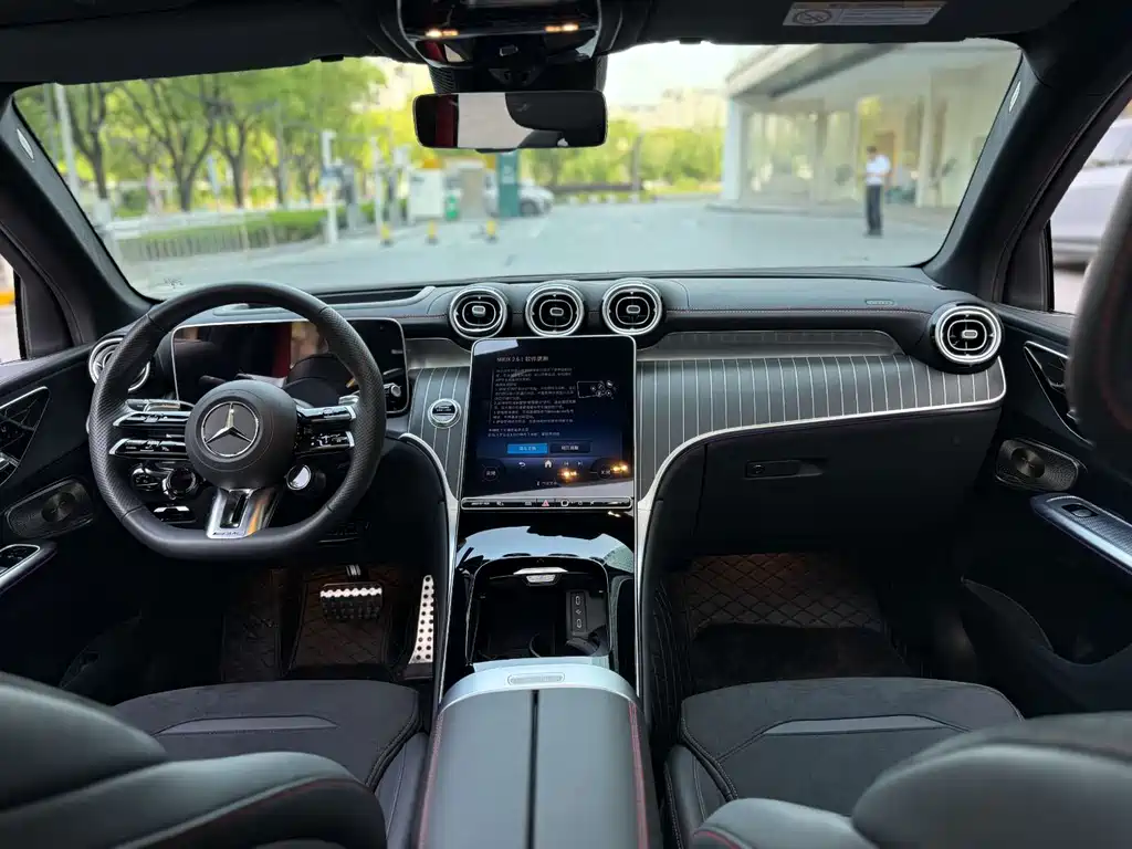 Mercedes-Benz GLC AMG 2025 — фото 12