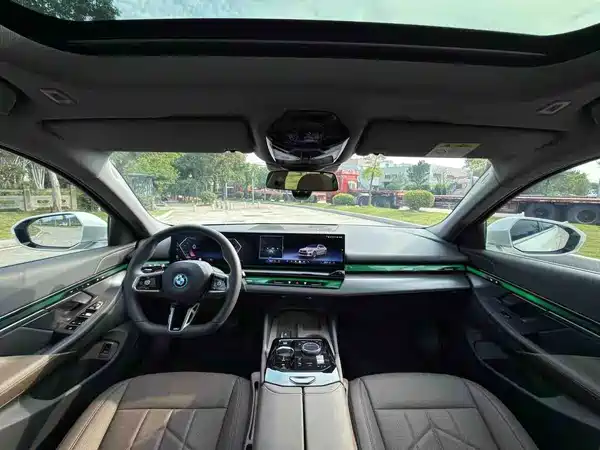 BMW i5 2025