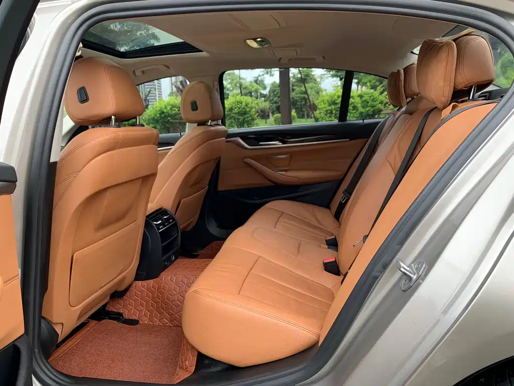 BMW 5 Series 2018 — фото 13