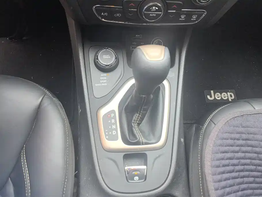 Jeep Cherokee 2017 — фото 16