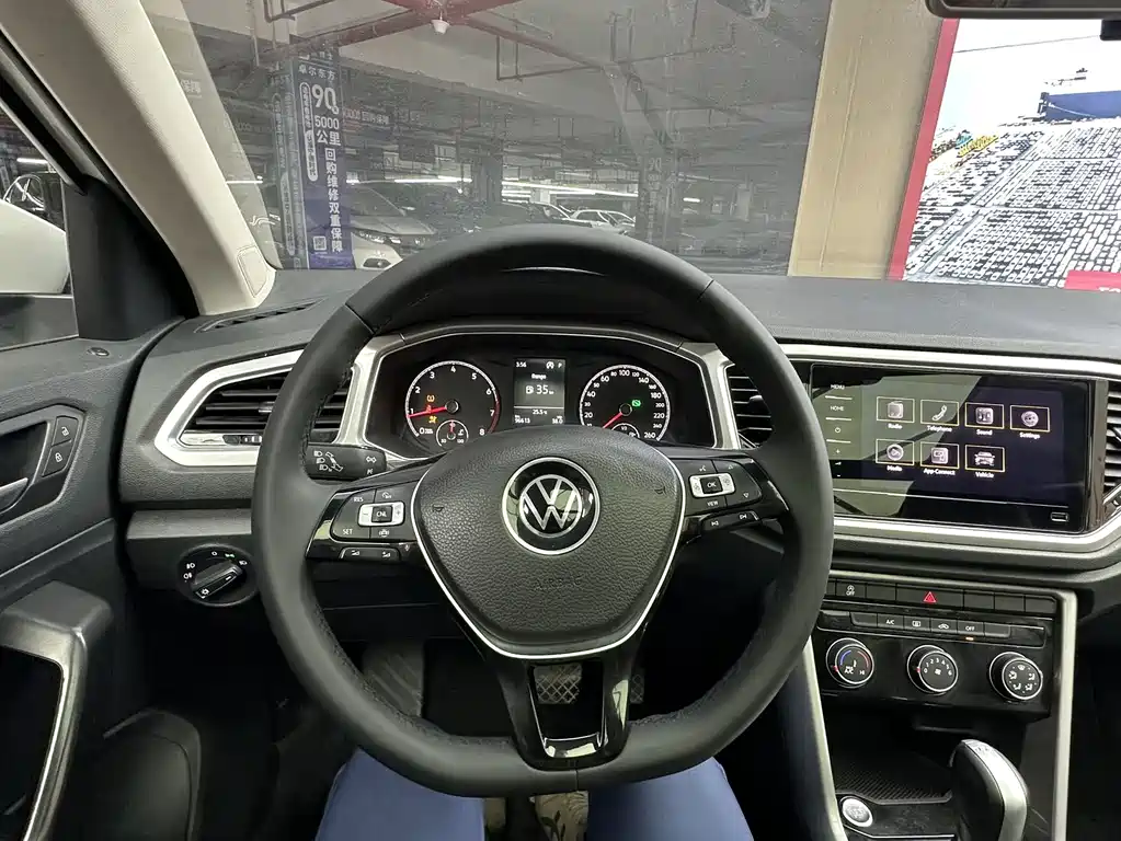Volkswagen T-Roc 2023 — фото 11