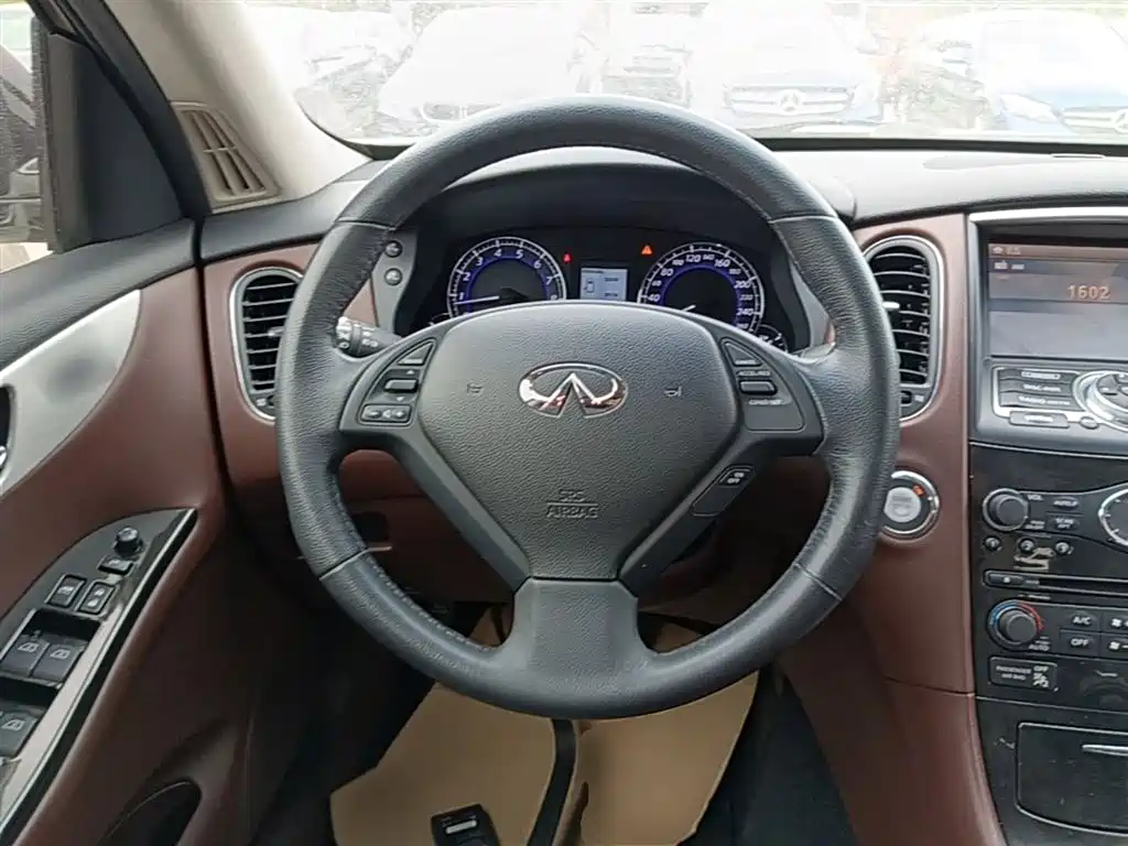 Infiniti QX50 2014 — фото 11