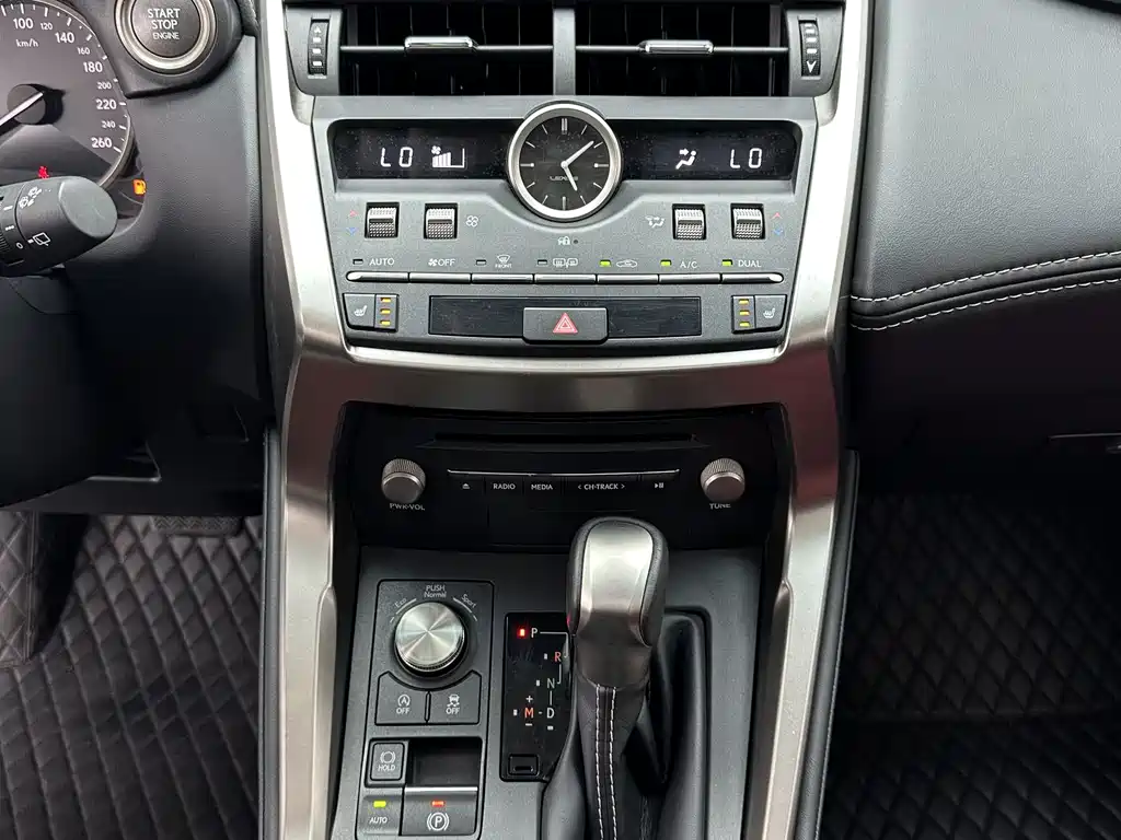 Lexus NX 2021 — фото 15