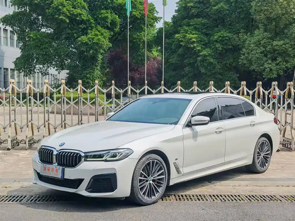 BMW 5 Series 2022 — фото 1