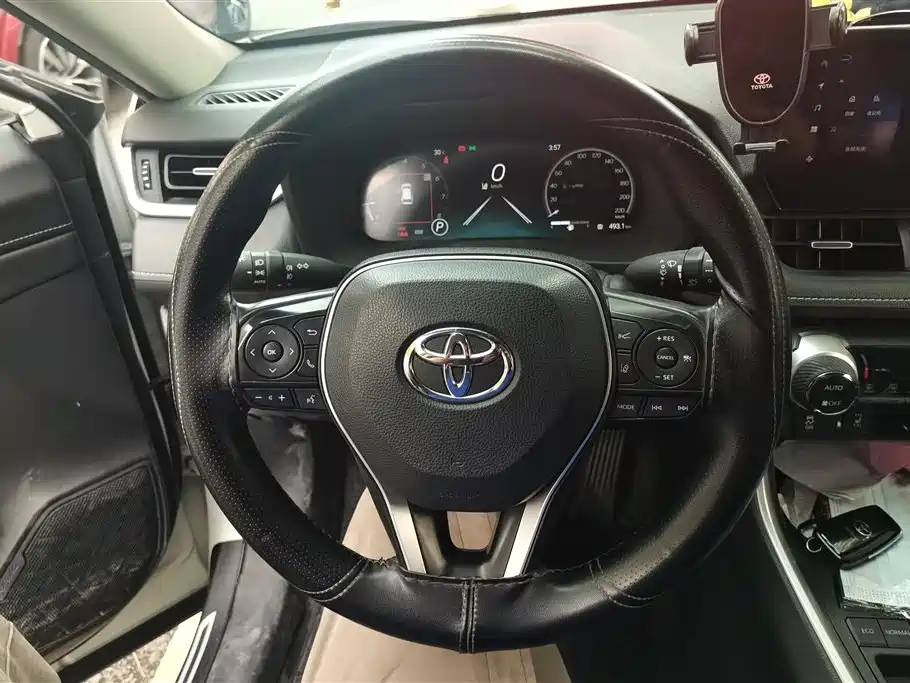 Toyota RAV4 2024 — фото 14