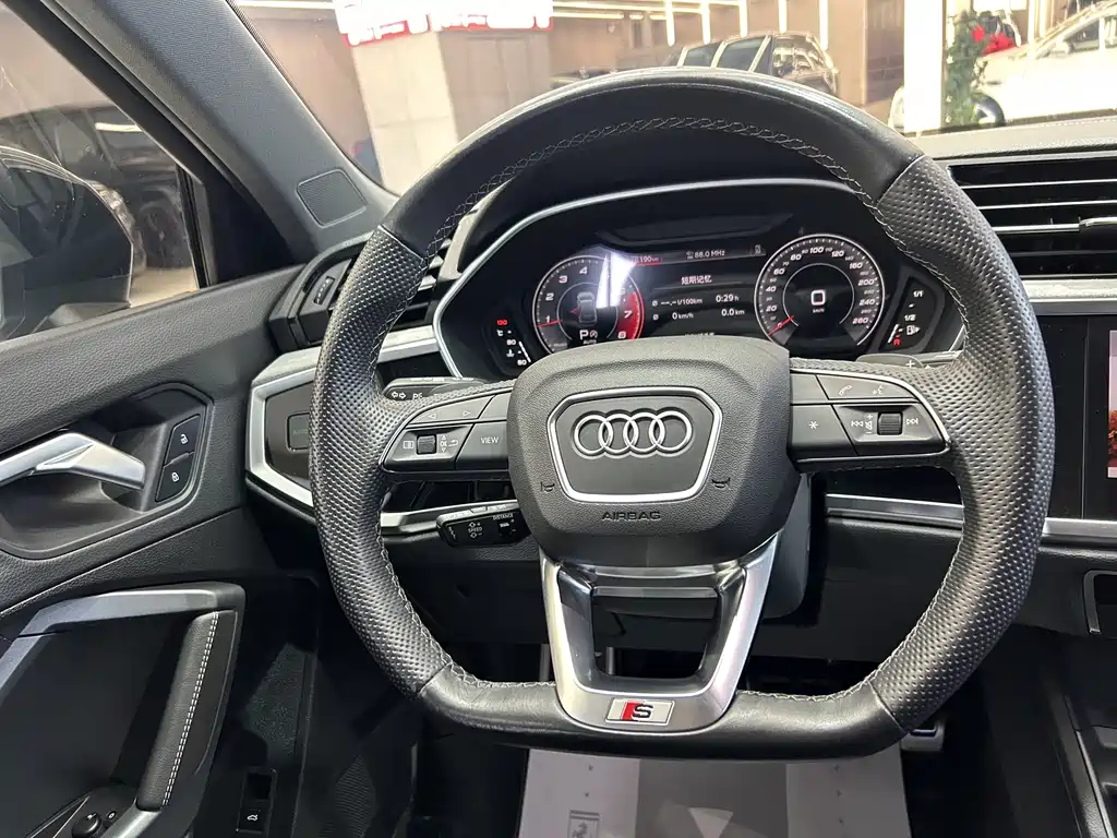 Audi Q3 Sportback 2024 — фото 14