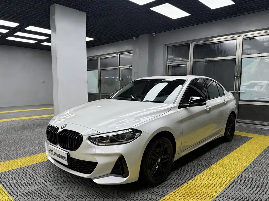 BMW 1 Series 2021 — фото 1