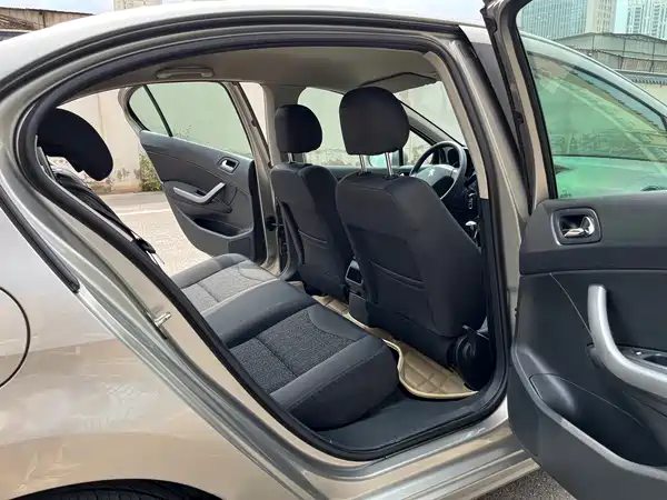 Peugeot 408 2012