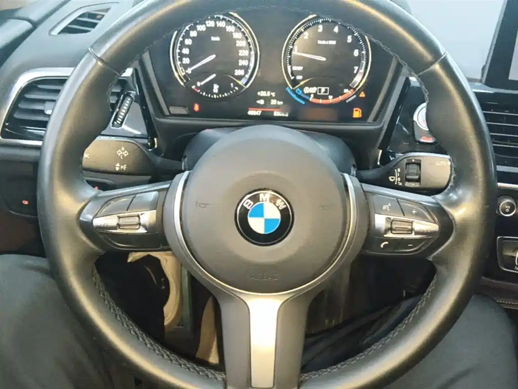 BMW 1 Series 2020 — фото 11