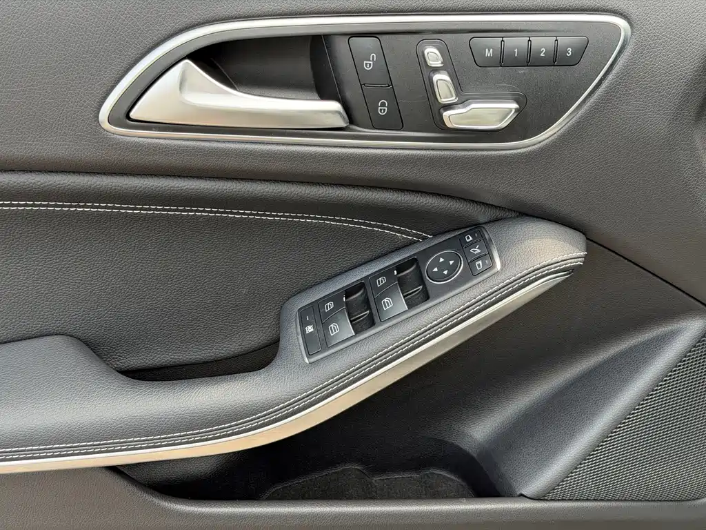 Mercedes-Benz GLA 2017 — фото 14