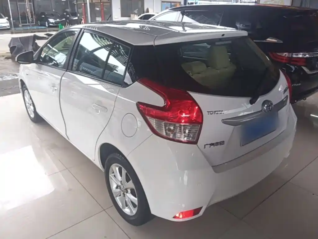 Toyota Yaris L 2015 — фото 5