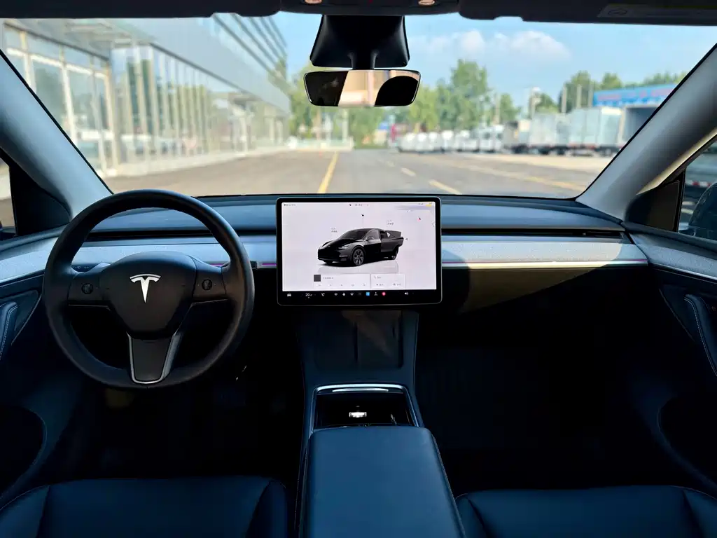 Tesla Model Y 2024 — фото 12