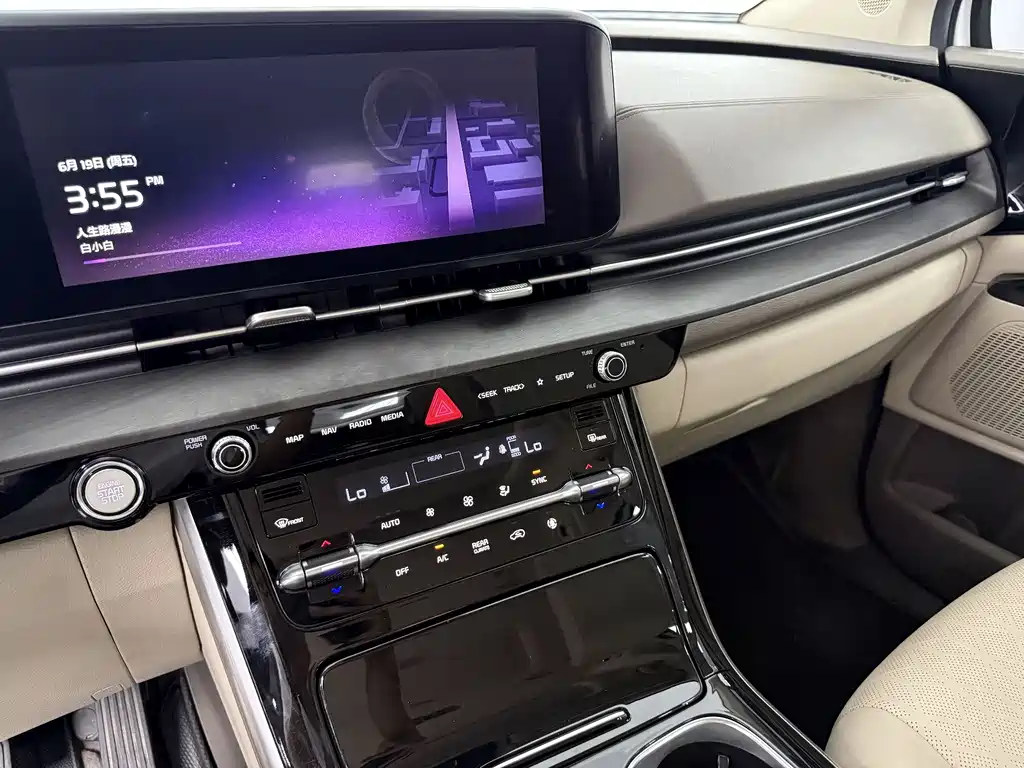 Kia Carnival 2022 — фото 12