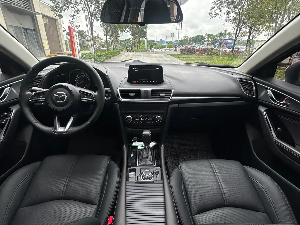 Mazda 3 Axela 2018 — фото 8