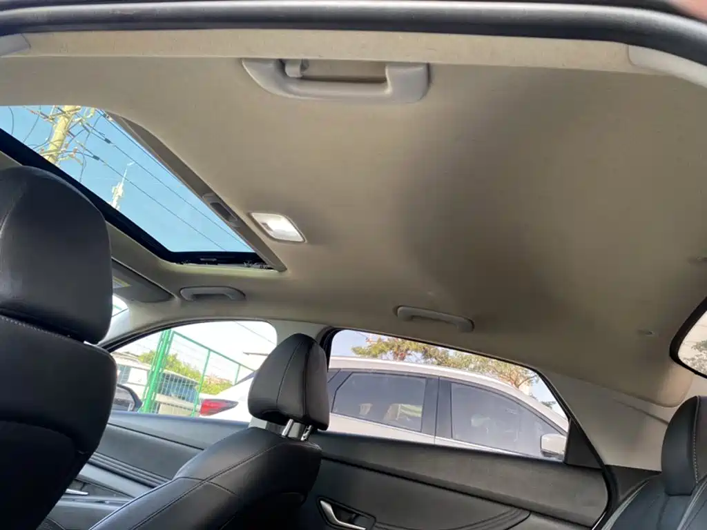 Hyundai Elantra 2022 — фото 9