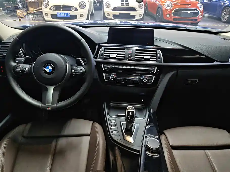 BMW 3 Series 2019 — фото 12