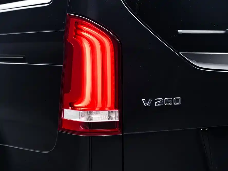 Mercedes-Benz V-Class 2024 — фото 9