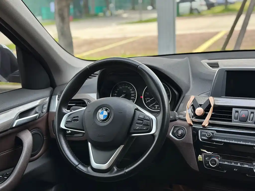 BMW X1 2017 — фото 8