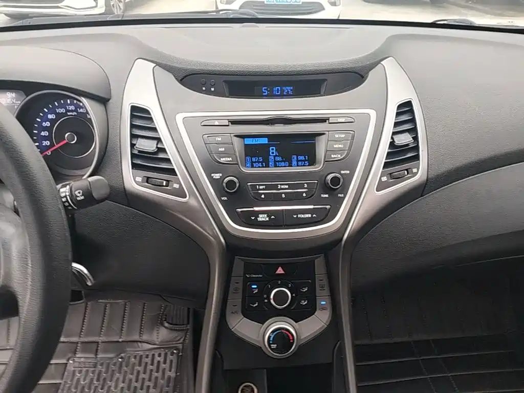 Hyundai Elantra Langdong 2016 — фото 13