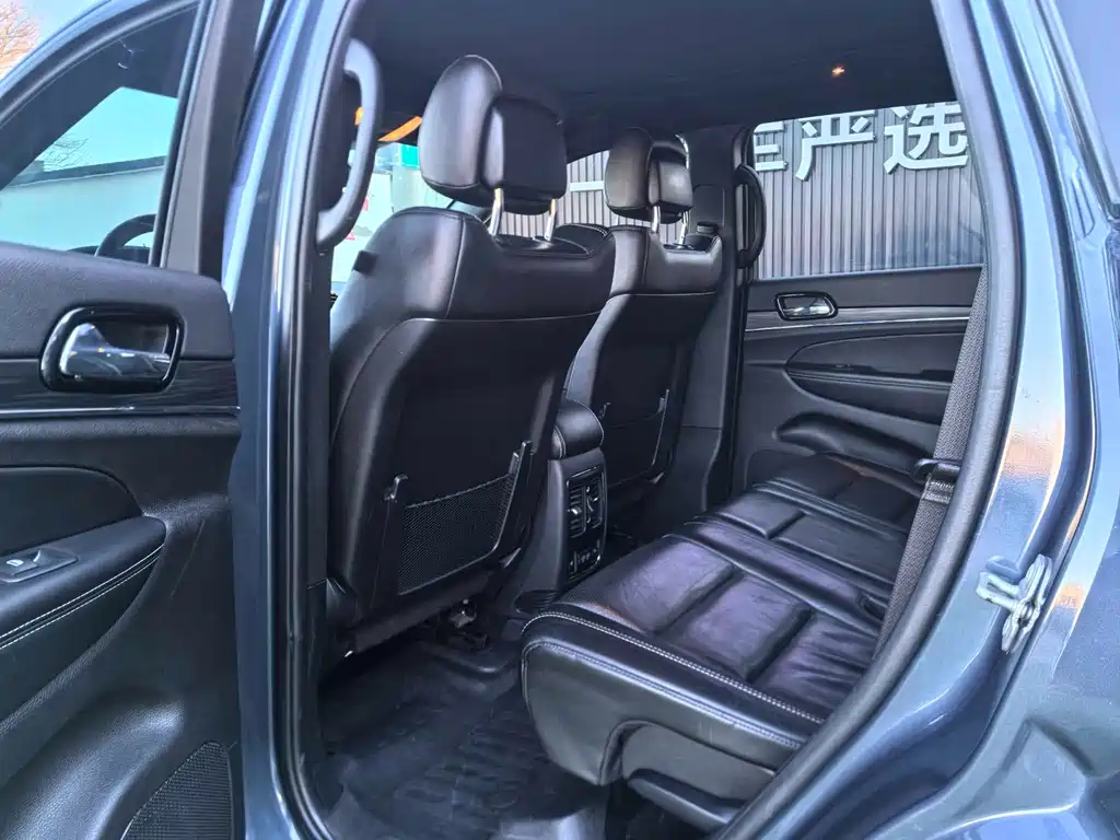 Jeep Grand Cherokee 2021 — фото 9