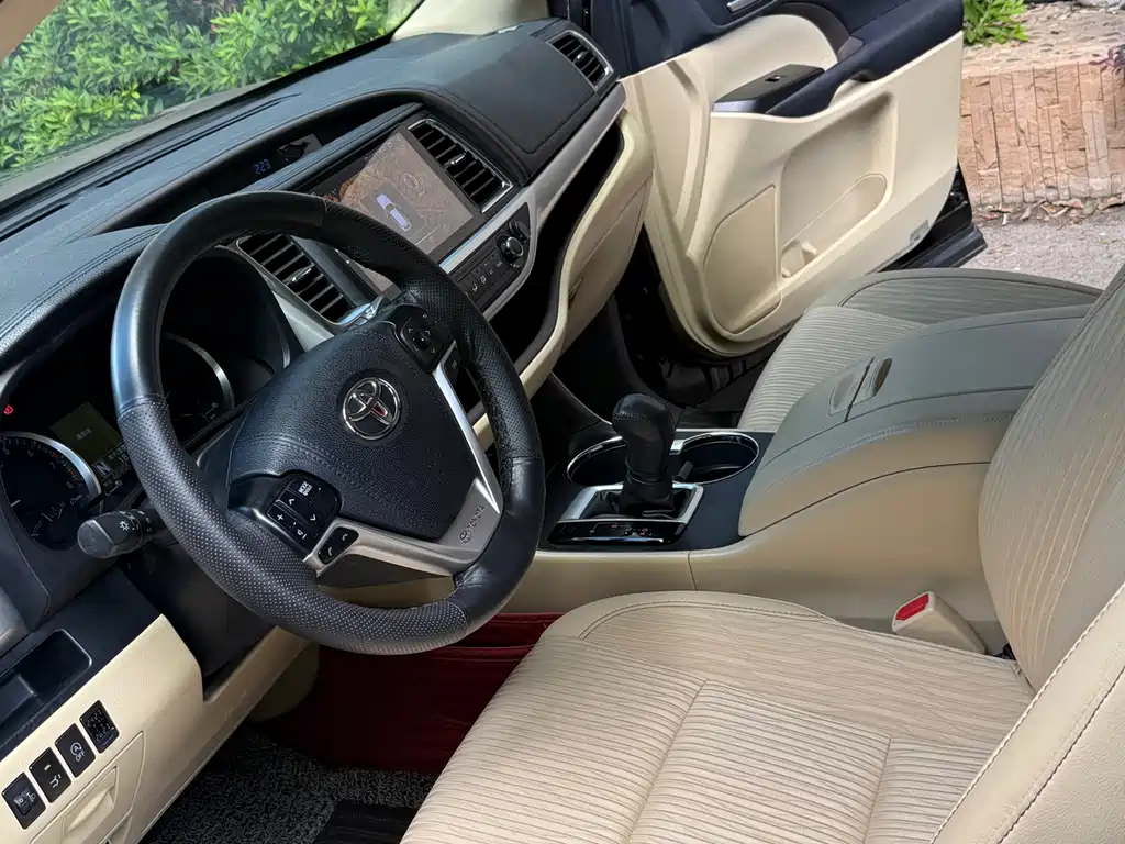 Toyota Highlander 2018 — фото 10