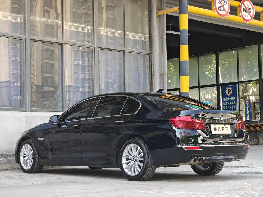 BMW 5 Series 2015 — фото 11