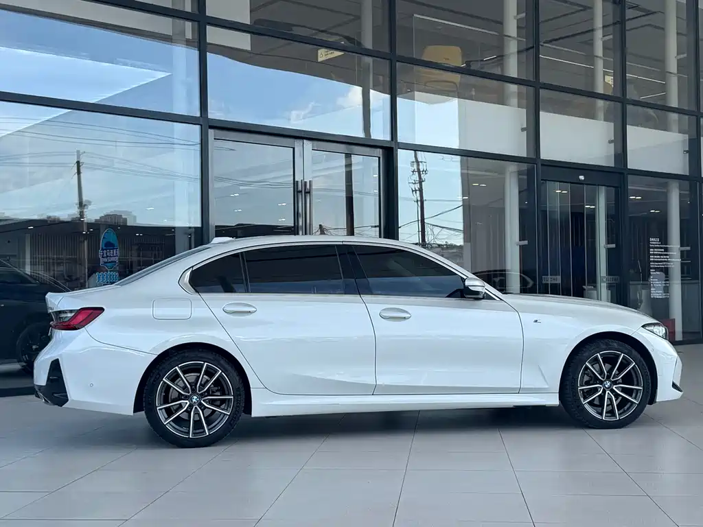 BMW 3 Series 2023