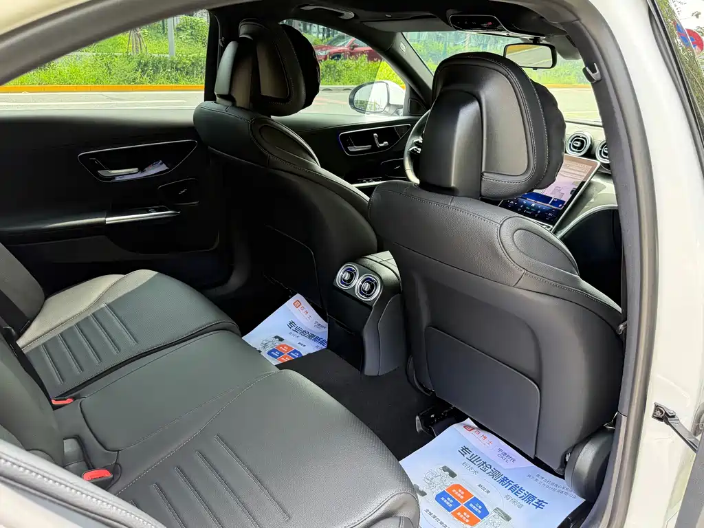 Mercedes-Benz C-Class 2025 — фото 20