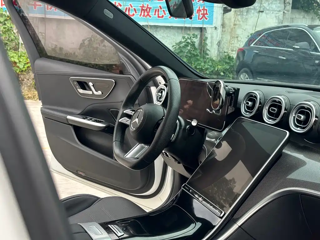 Mercedes-Benz C-Class 2025 — фото 14