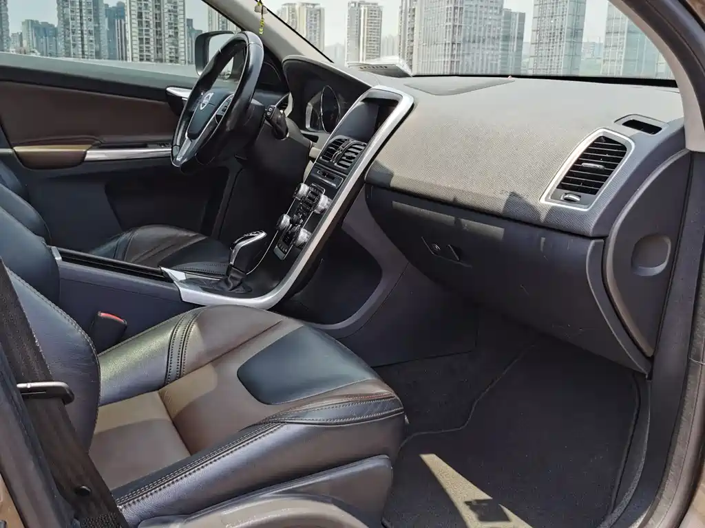 Volvo XC60 2015 — фото 13