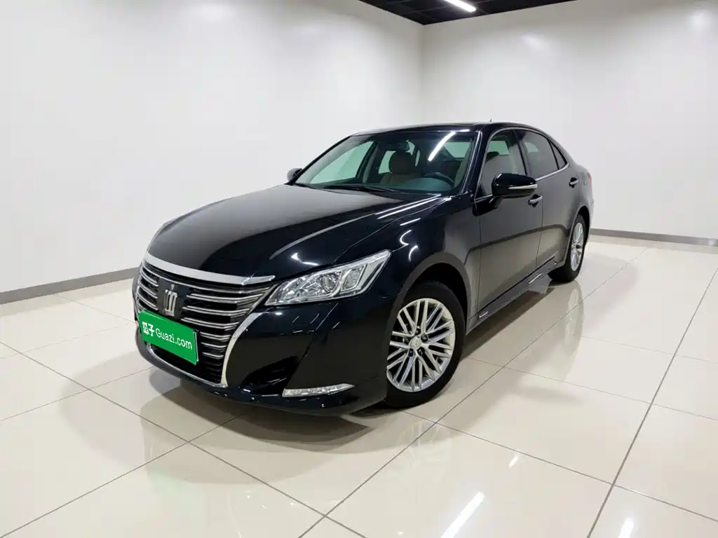 Toyota Crown 2015 — фото 2