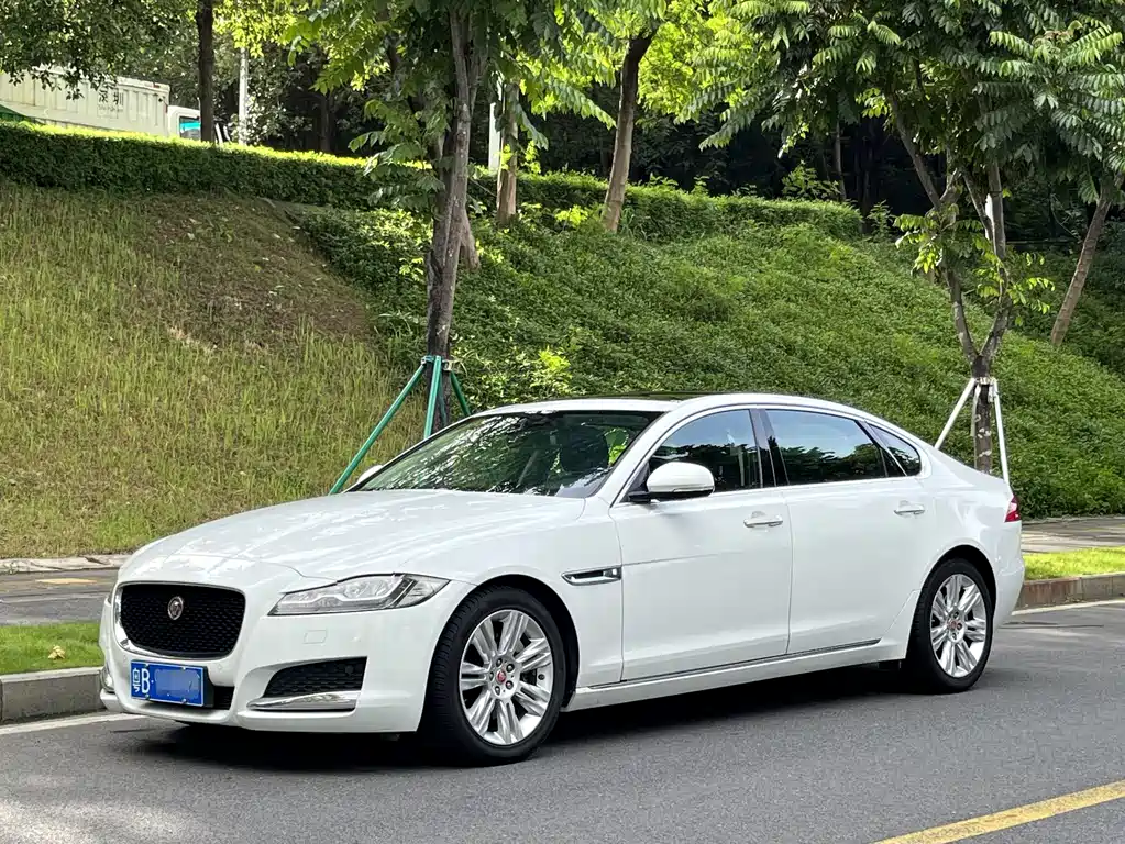 Jaguar XFL 2018 — фото 1