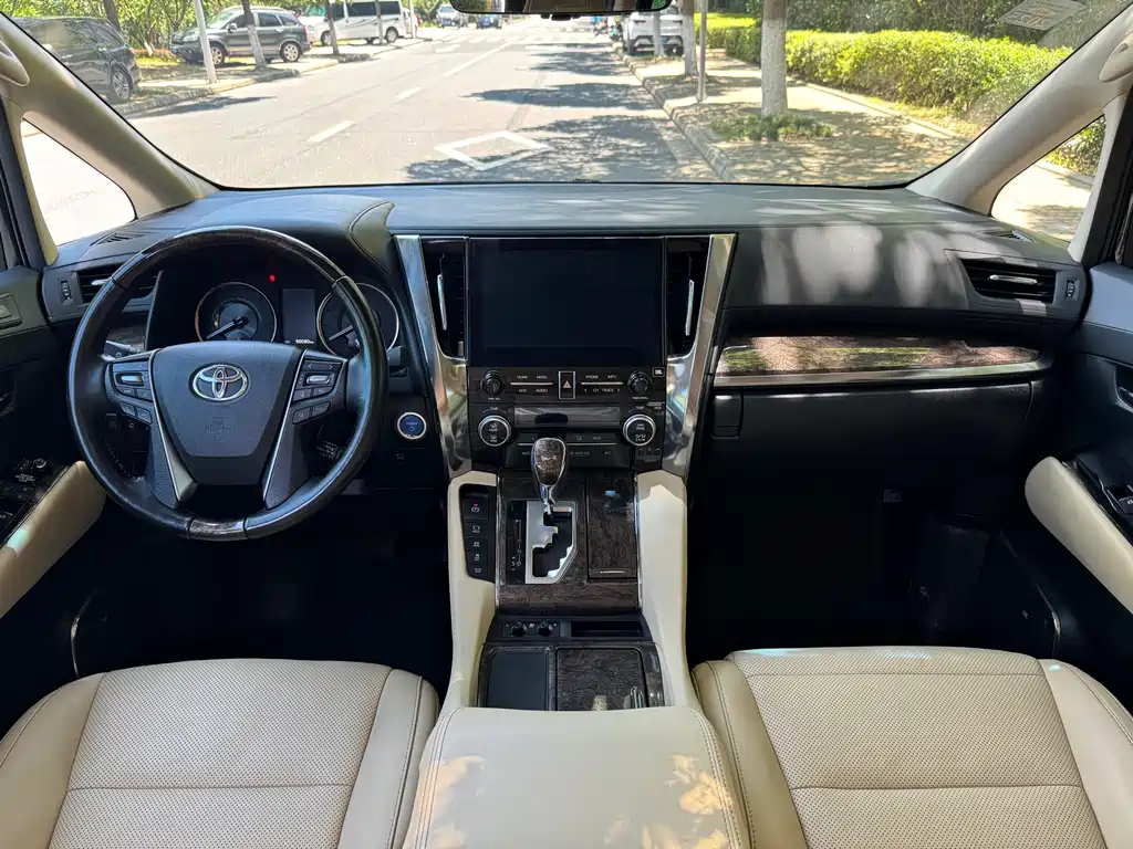 Toyota Vellfire 2021 — фото 15