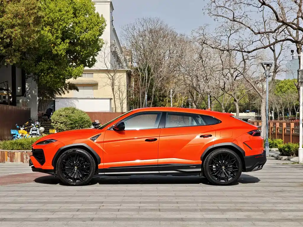 Lamborghini Urus SE 2026 — фото 7