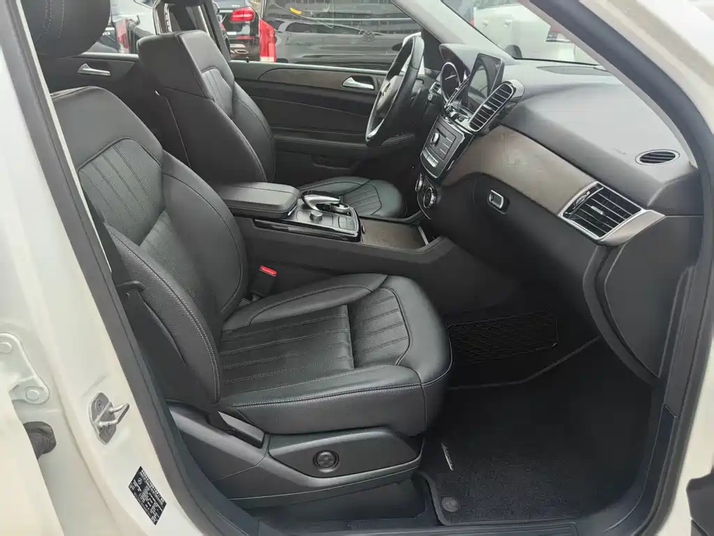 Mercedes-Benz GLE 2017 — фото 10