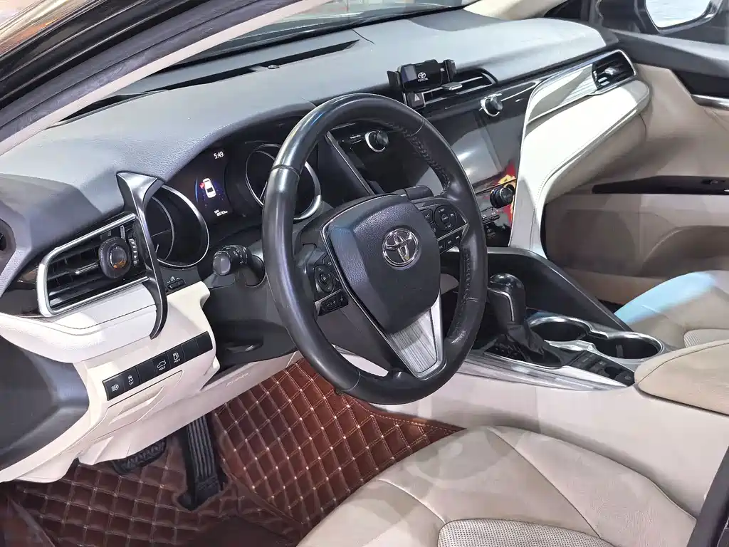 Toyota Camry 2020 — фото 11