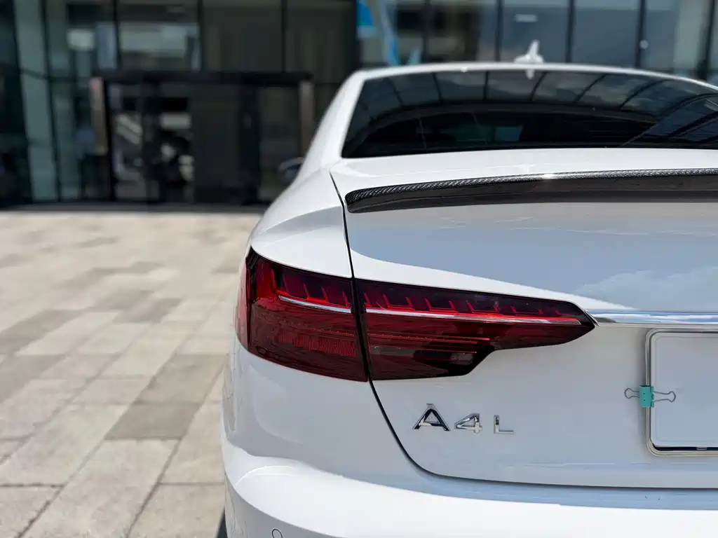 Audi A4L 2021 — фото 10