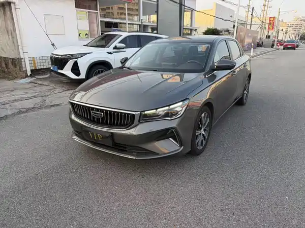 Geely Emgrand 2022