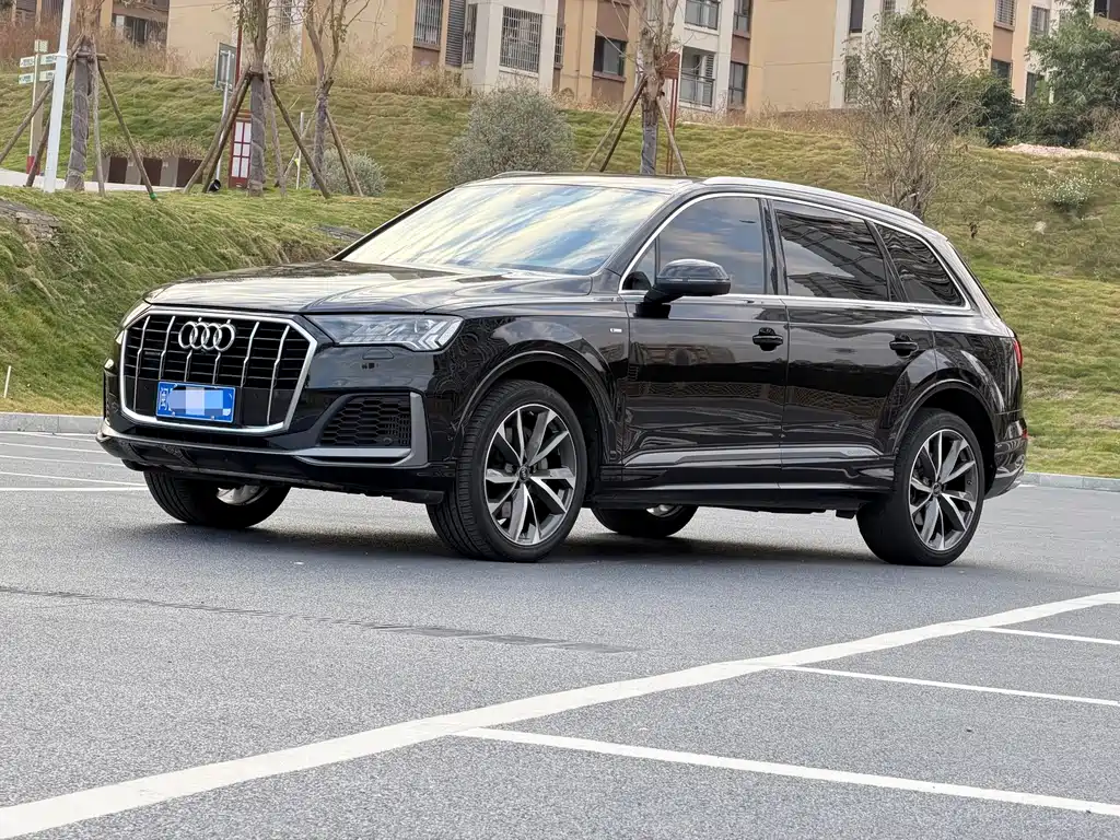Audi Q7 2023 — фото 1