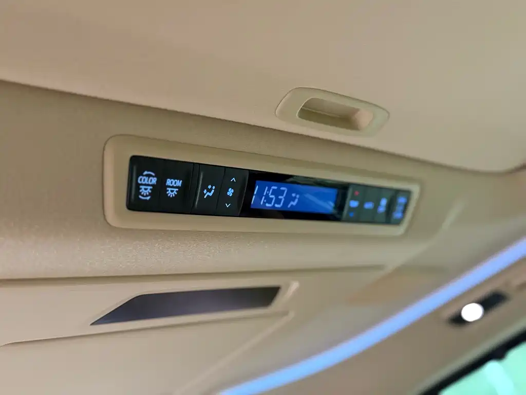 Toyota Alphard 2020 — фото 13