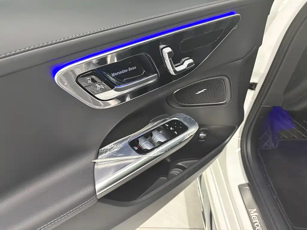 Mercedes-Benz C-Class 2023 — фото 5