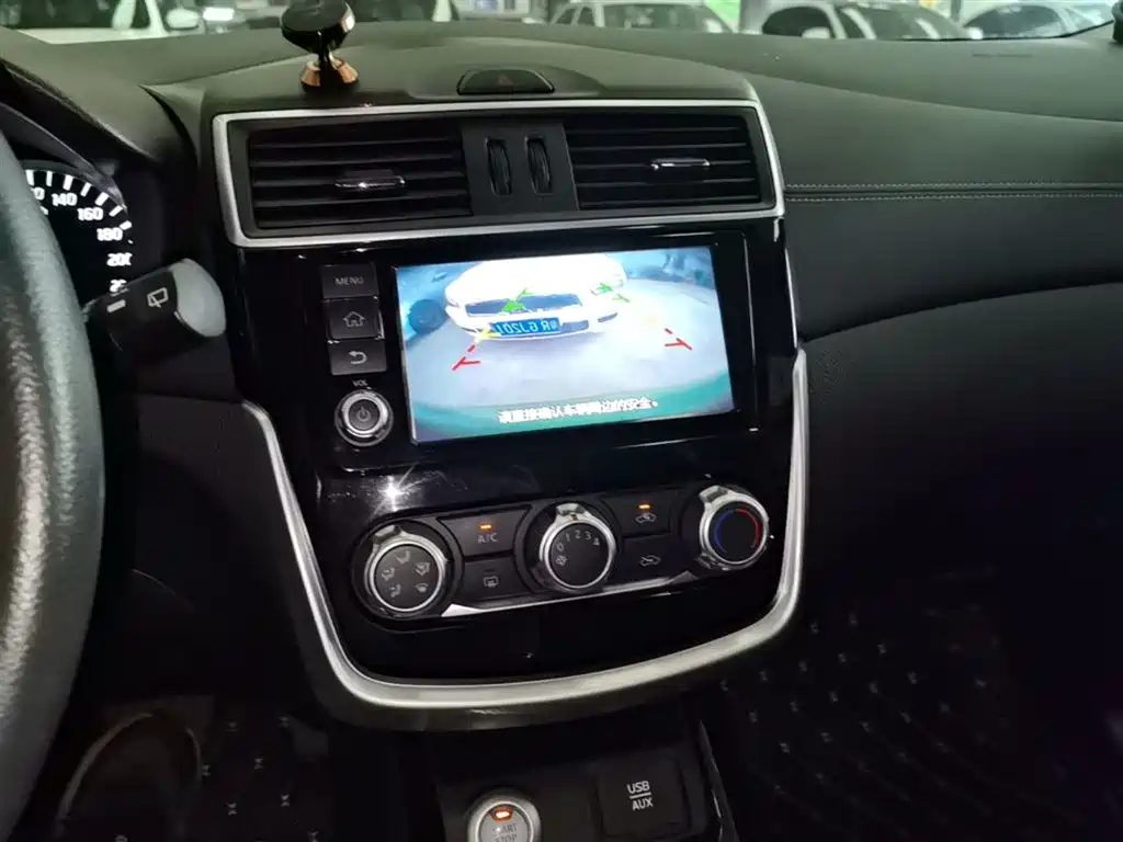 Nissan Tiida 2018 — фото 13