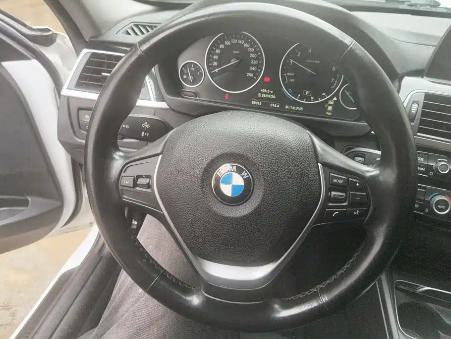 BMW 3 Series 2018 — фото 15