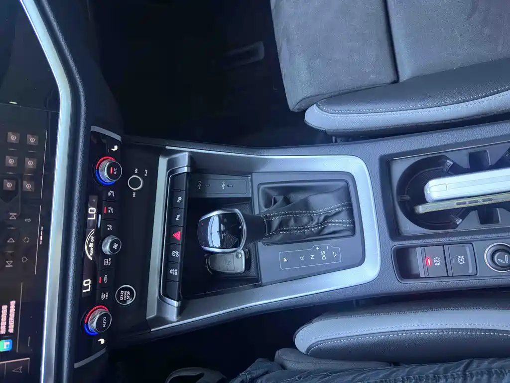 Audi Q3 2023 — фото 12